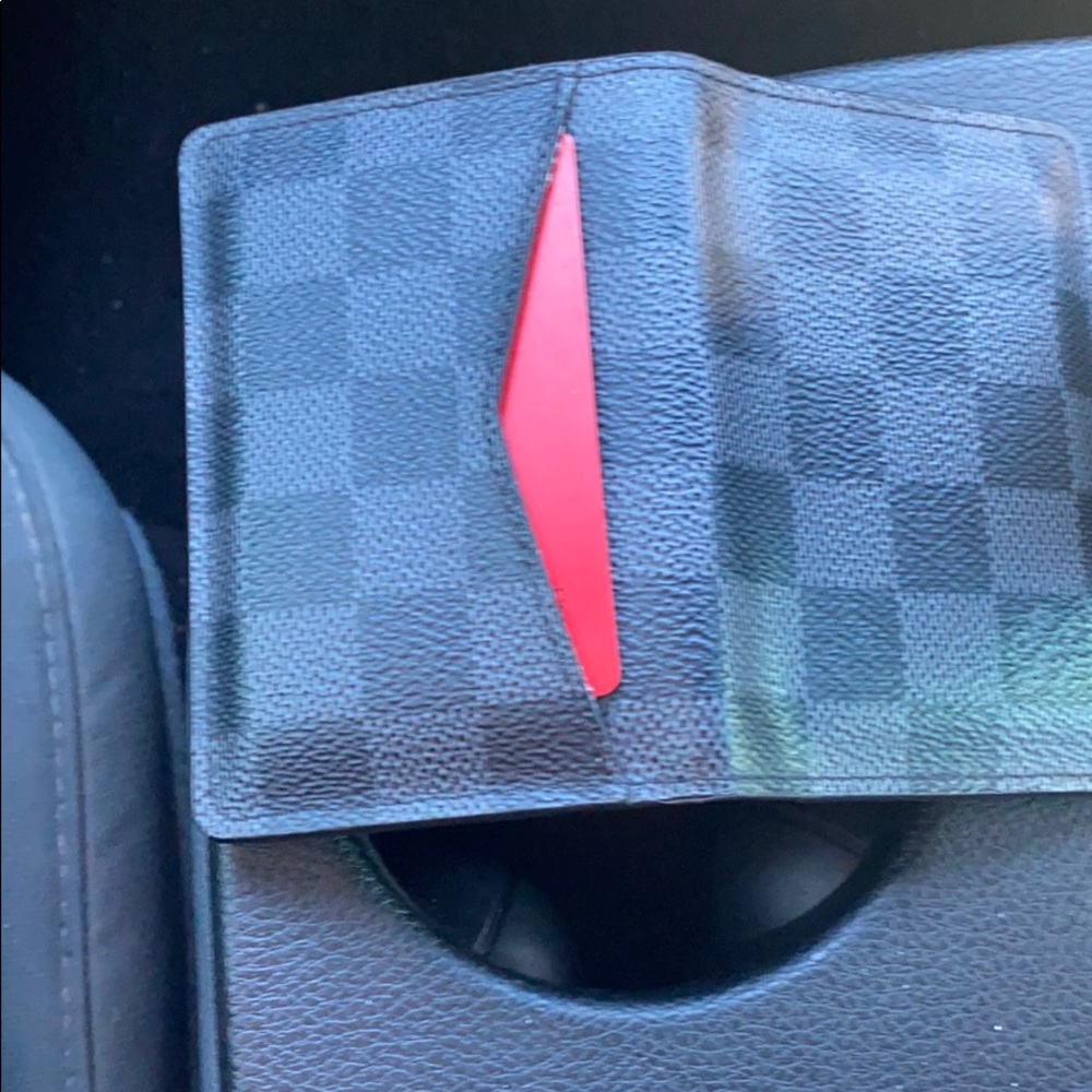 Men’s Louis Vitton wallet - Picture 3 of 3
